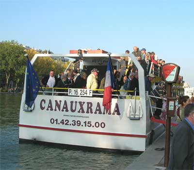 The boat for the tour of the locks