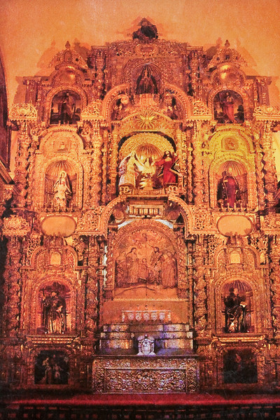 Altar inside the Cathedral of Santo Domingo