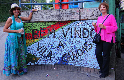 Entrance to the Vila Canoas favela