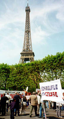 Anti-noise pollution demonstration near Le Tour Eiffel