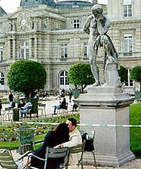 Lovers at the Luxembourg Gardens being watched by a statue...